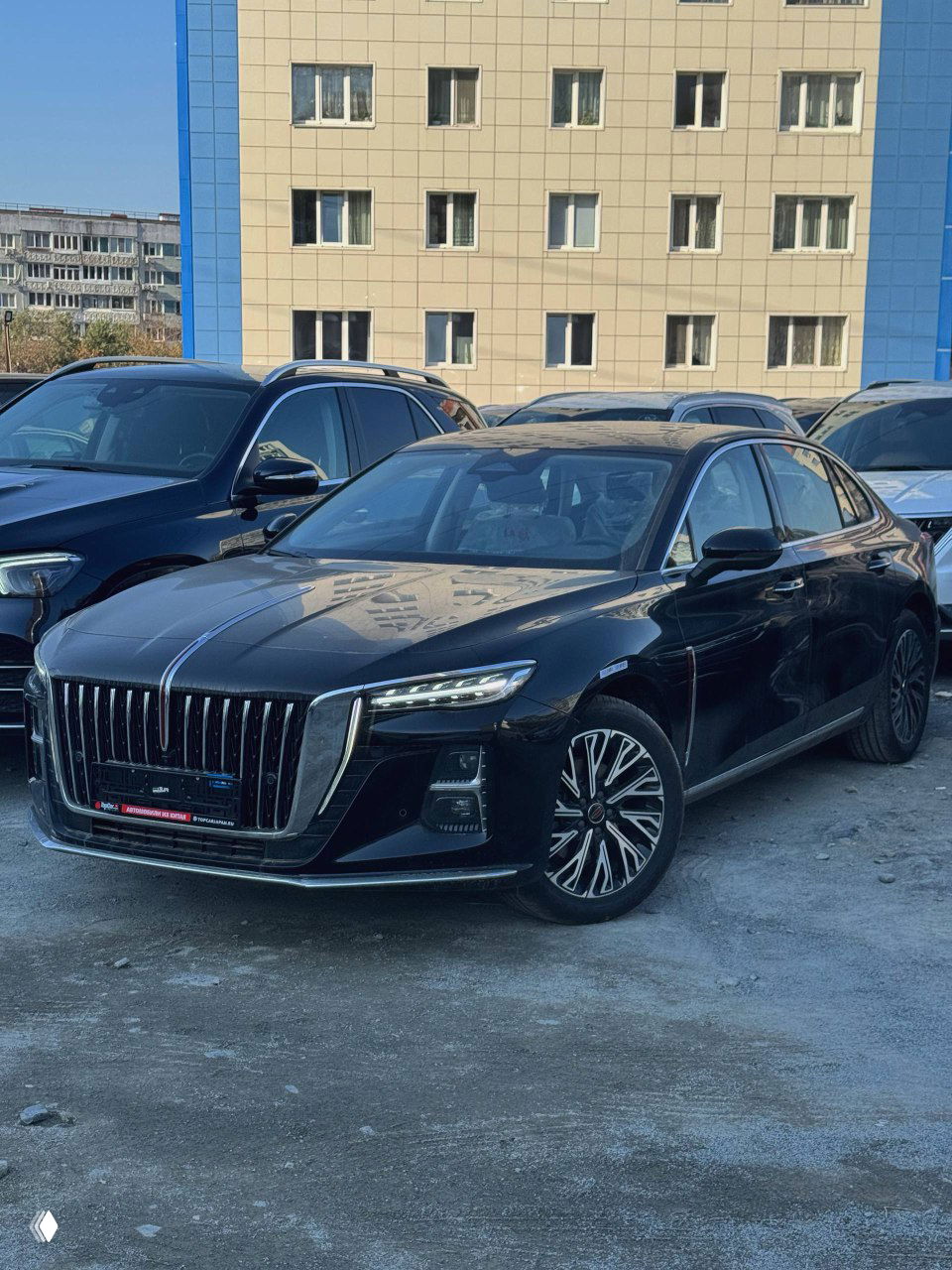 Привезли из Китая — два Hongqi H5