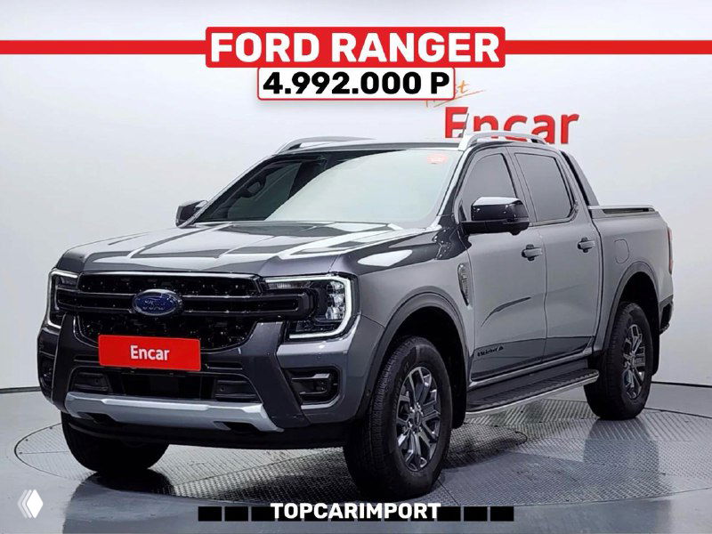 Тёмно-серый Ford Ranger 4‑го поколения в салоне, вид под углом; на баннере над машиной обозначена цена 4.992.000 ₽ и логотип Encar.