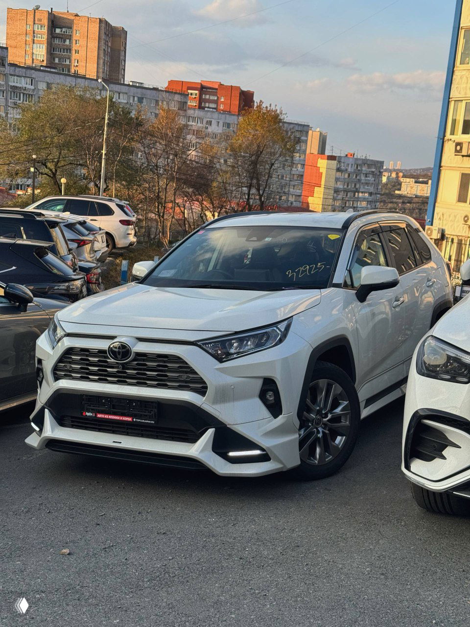 Toyota RAV4 2022 — привезён, цена 2 965 000 ₽