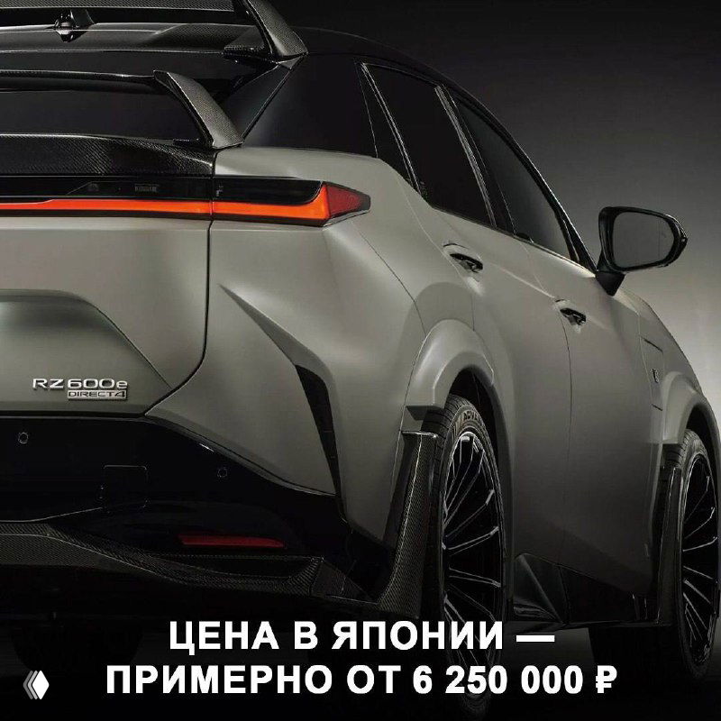 Частичный вид кормы и боковой панели Lexus RZ 600e F Sport Performance: показаны линии кузова, расширенные крылья и элементы обвеса вблизи.
