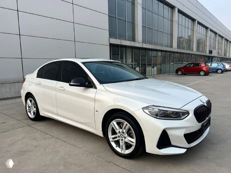 BMW 120i 2021 — в продаже в Китае