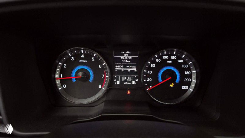 Приборная панель SsangYong Tivoli: тахометр и спидометр, контрольные индикаторы и пробег на цифровом дисплее, фото для проверки показаний