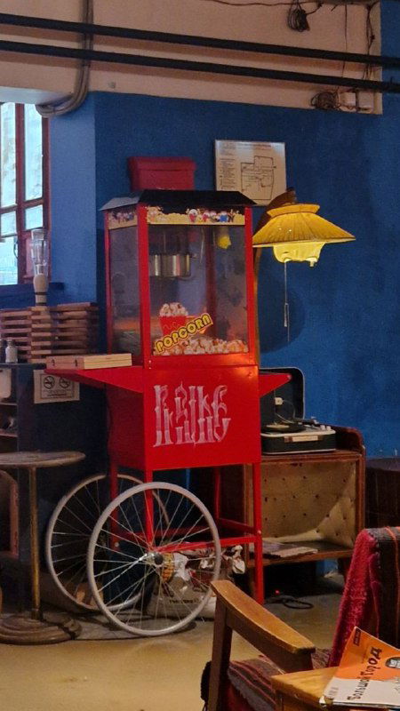 Бар «Сюр» — неформальная арт‑атмосфера и стритфуд