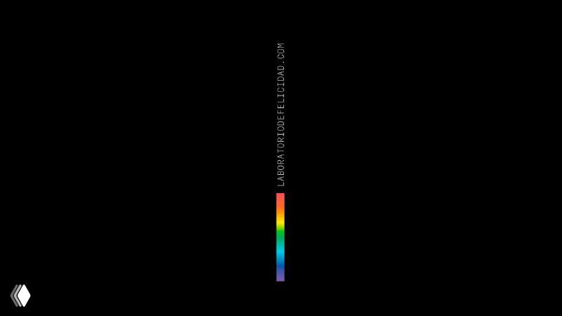 Черный фон с вертикальной цветной шкалой и вертикальным названием — лаконичный минималистичный элемент фирменного стиля и визуального акцента проекта.