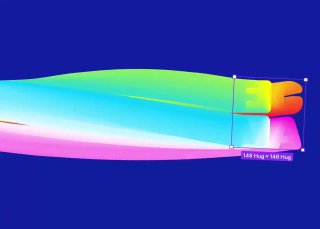 Яркая градиентная лента-спираль на синем фоне — скриншот из Figma с выделением элемента и рамкой, демонстрирующий эффект копирования и поворота объекта.