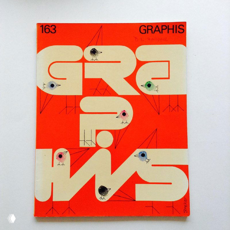 Фотография красно-белого номера журнала Graphis с крупным типографским заголовком и геометрическими элементами, характерный винтажный стиль.
