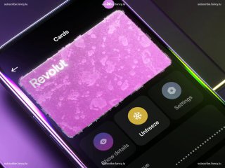 Концепт банковской карты с эффектом покрытия льдом: розовая карта с текстурой льда, демонстрация визуальной анимации 'заморозки' счёта внутри интерфейса.