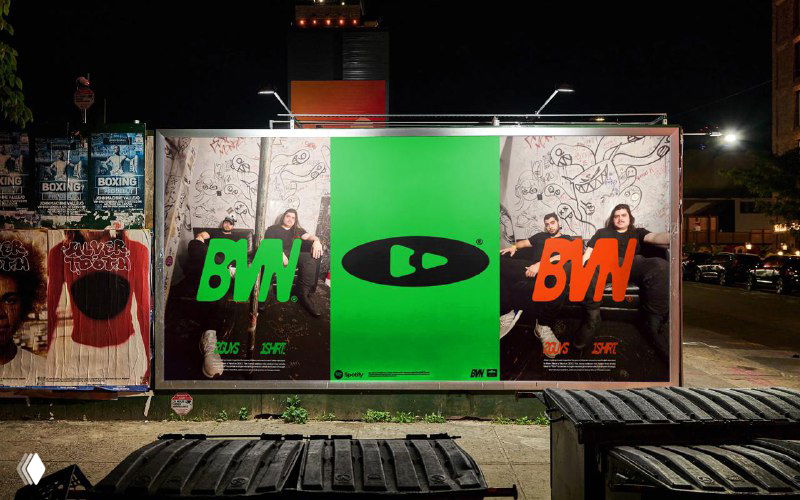 Ночные билборды и постеры BVN с зелёными и чёрными панелями — примеры наружной рекламы и адаптивных форматов айдентики в городском пространстве.