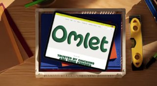 Скриншот или макет сайта Omlet на планшете: логотип, верстка страницы и визуальные элементы бренда, демонстрация веб‑части айдентики в кампании