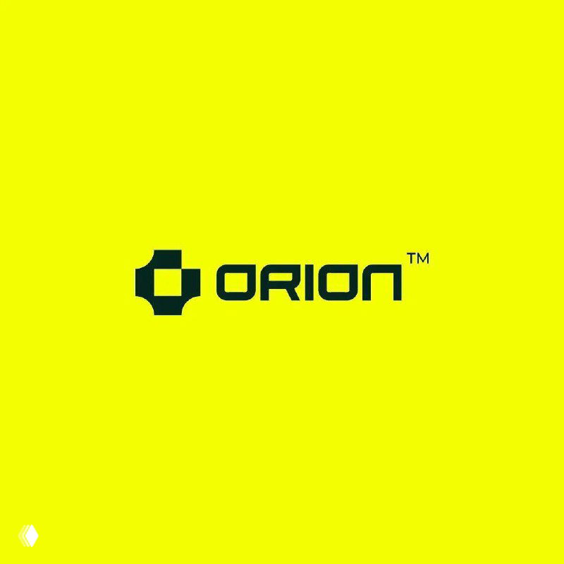 Ярко‑жёлтый фон с чёрным шрифтовым логотипом «ORION», техно‑штриховое оформление; пример фирменного знака из Logo System для идей айдентики.
