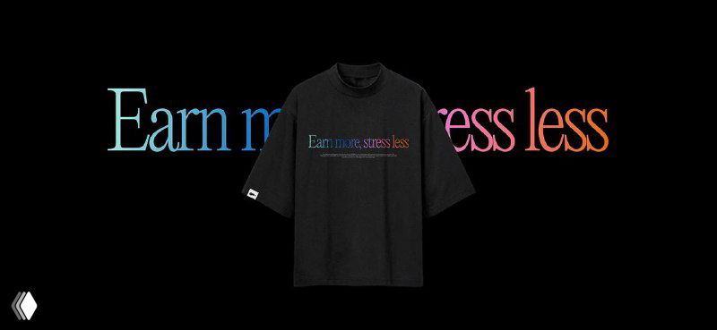 Пример мерча Shareio: тёмная футболка с цветной типографикой «Earn more, stress less», демонстрация фирменного слогана и цветовой гаммы.