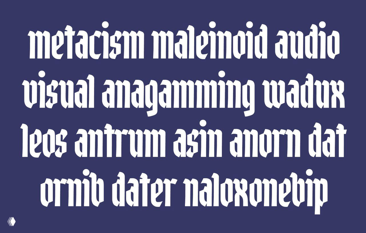 Строка набора GOTHRA: белые готические формы на насыщенном синем фоне, демонстрация вариативных начертаний и плотности набора.