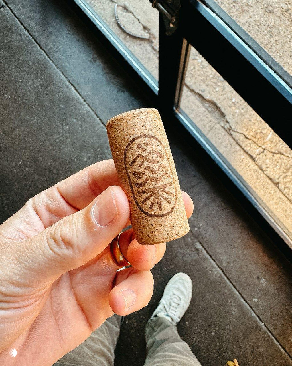 Living Roots — уютная крафтовая айдентика винодельни