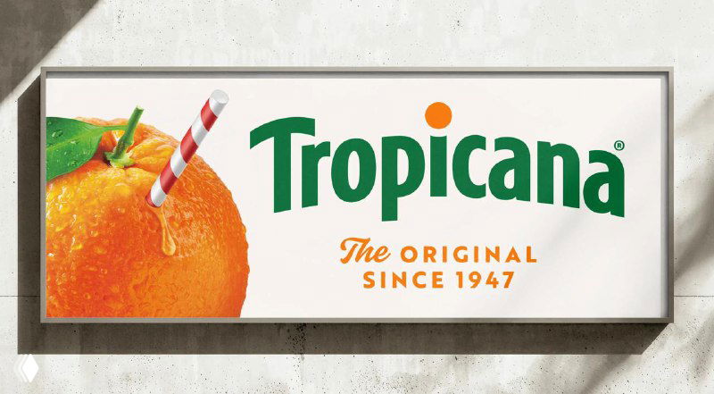 Белая вывеска с зелёным логотипом Tropicana и подписью «The Original Since 1947» на текстурированном фоне, подчеркивающая историческую привязку бренда.