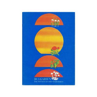 Яркий плакат в синих и оранжевых тонах с абстрактными круглыми формами и минимальной типографикой — классический пример обложки туристического буклета.