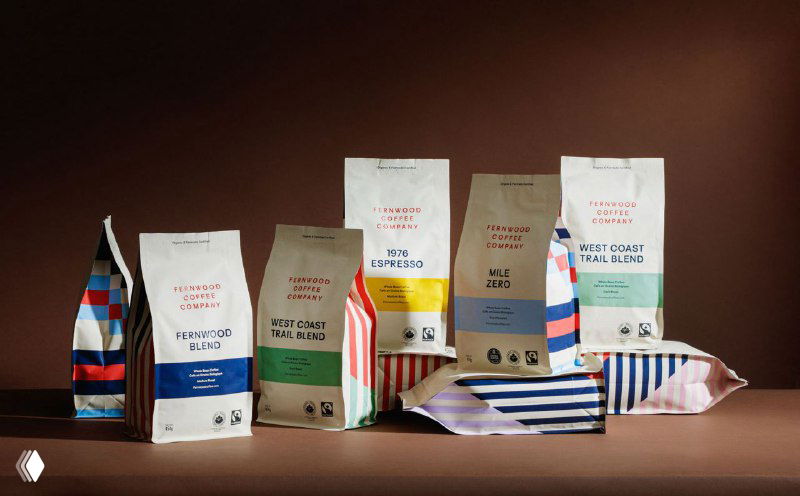 Групповая композиция упаковок Fernwood разных сортов: сочетание геометрических паттернов на боковых панелях и однотонных лицевых этикеток.