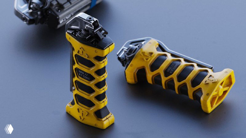 Пара жёлтых эргономичных рукояток с прорезями и техническими поверхностями на светлом фоне — пример проработки деталей 3D‑модели.