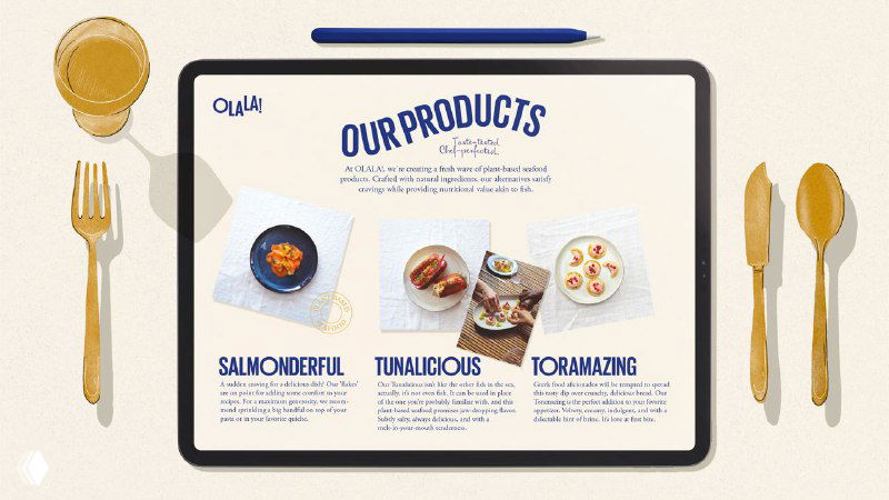 Планшет с презентацией «Our products» Olala на светлом фоне, окружённый золотистыми столовыми приборами; демонстрация верстки и визуальной иерархии продукта.