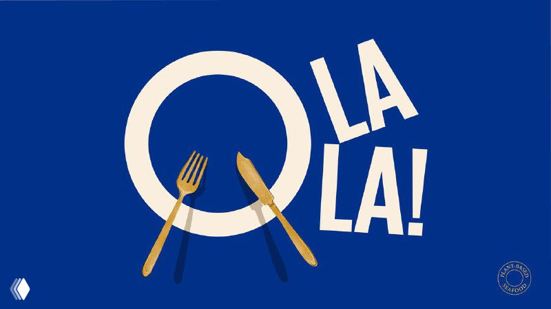 Графический логотип Olala на синем фоне: крупный круг и текст 'OLALA!' с изображением вилки и ножа; решение в псевдовинтажной стилистике айдентики.