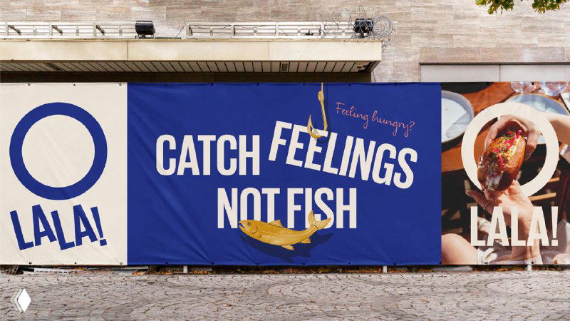 Баннерная реклама с лозунгом «Catch feelings not fish» и иллюстрацией рыбы; пример наружной подачи кампании Olala и фирменной визуальной коммуникации.