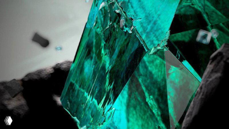 Макрофотография кристаллоподобной структуры зелёной смолы: прозрачность, слоистая текстура и насыщенный изумрудный оттенок материала.