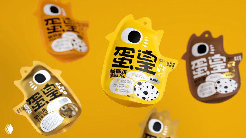 Упаковки в перспективе крупным планом, читаются детали этикетки и типография на желтом фоне — фокус на материалах и маркировке.