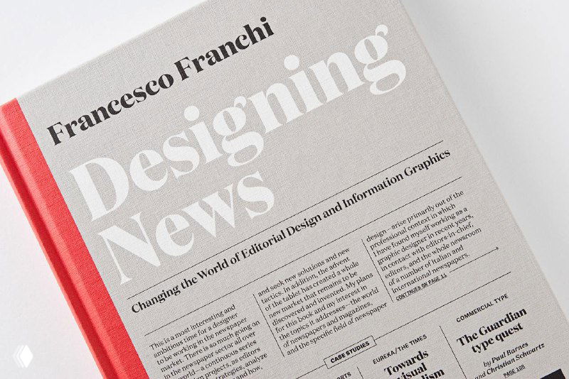 Крупный план лицевой части с именем Francesco Franchi и заголовком Designing News, фактура бумаги и типографская сетка отчетливо видны.