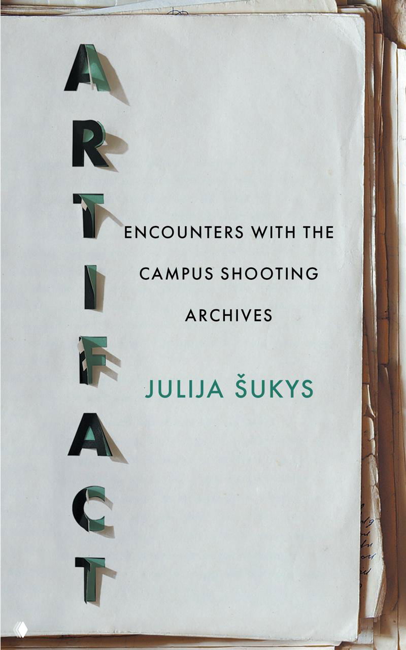 Мягкая минималистичная обложка с вертикальным словом «ARTIFACT», фактура старых страниц и тёплая бумажная палитра — тема архивов в визуале.