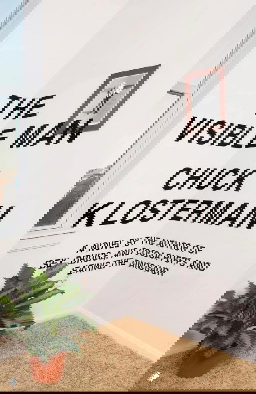 Обложка «The Visible Man» Чака Клостермана: крупная черная типографика на светлом фоне, интерьерный кадр с горшком растения и рамкой на стене, минимализм в композиции.