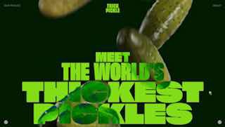 Превью сайта Thick Pickle: крупные 3D-маринованные огурцы и яркая болдовая типографика на тёмно‑зелёном фоне с эффектами скролла.