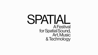 Чёрно‑белая логотипная композиция и слоган фестиваля Spatial на простом светлом фоне, акцент на типографике и читаемости бренда.