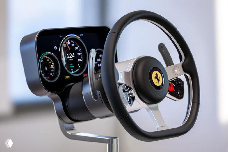 Общий план интерьера Ferrari Luce с фокусом на размещении экрана, кнопок и рулевого управления, демонстрирующий иерархию органов управления в салоне.