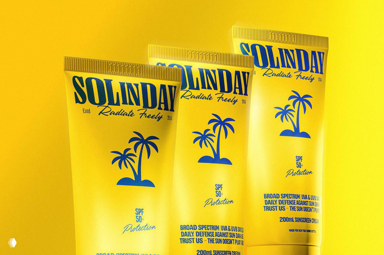 Три тюбика Solinday в ряд на насыщенно-жёлтом фоне; акцент на повторяющемся логотипе с пальмами и крупной типографике бренда.