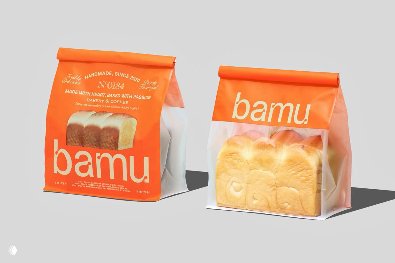 Два пакета с хлебом Bamu: прозрачные вставки показывают выпечку, оранжевые элементы подчеркивают дружелюбный фирменный стиль.