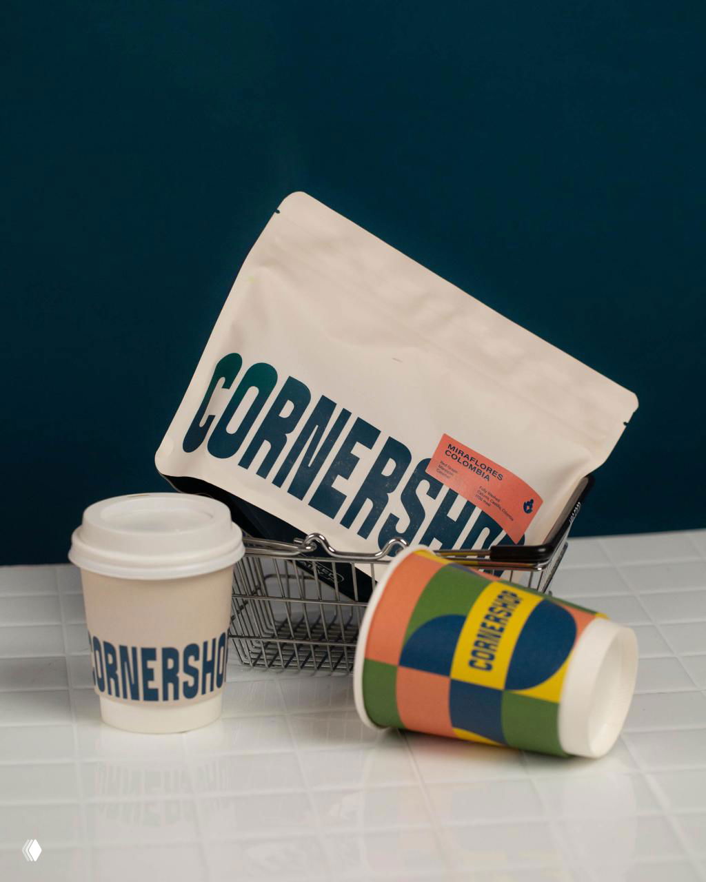 Псевдовинтажная айдентика кофейни Cornershop