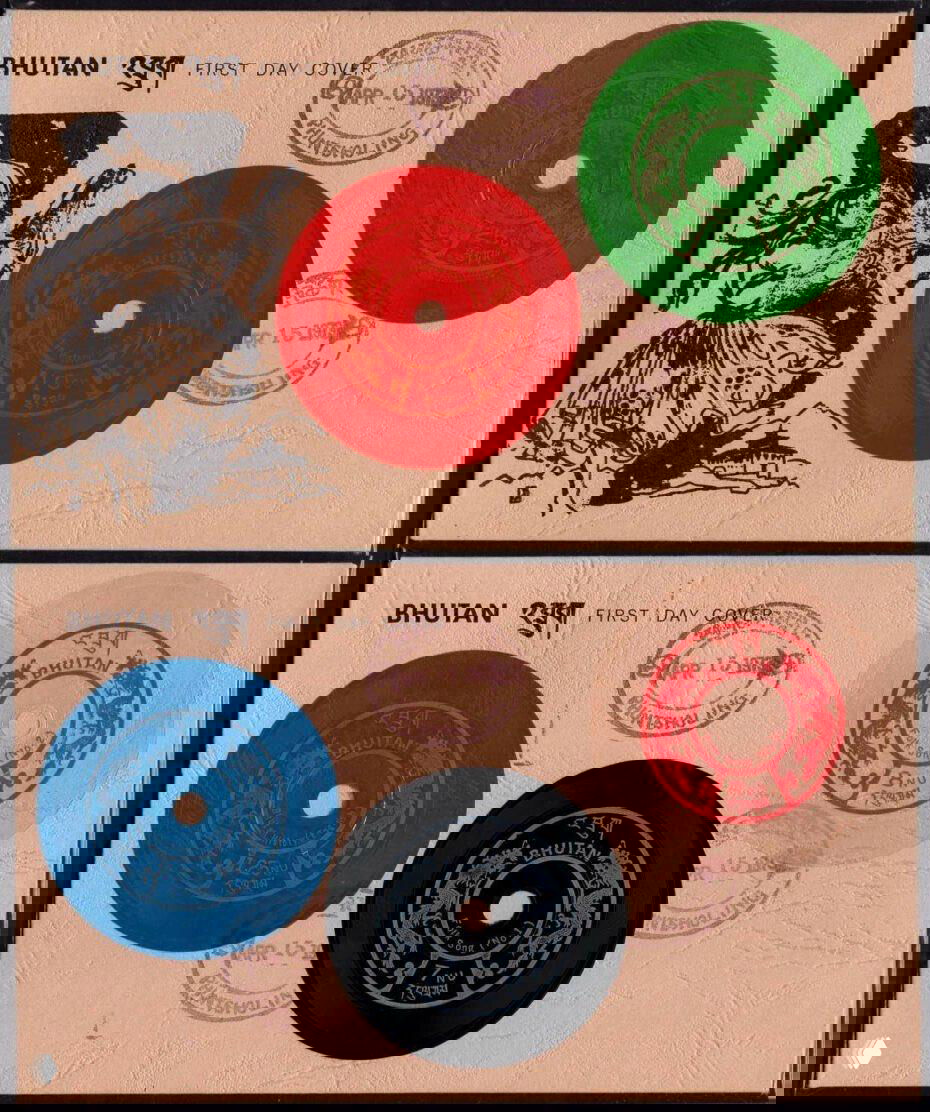 Коллекционное расположение мини‑пластинок на вкладыше: круговые этикетки с тибетскими символами и декоративным орнаментом 1972 года.