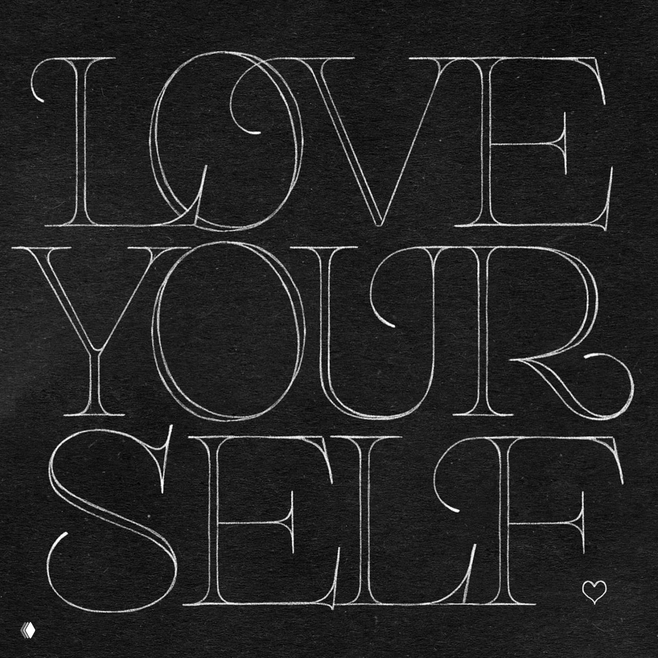 Тонкий белый леттеринг на тёмном фоне: крупная композиция «LOVE YOUR SELF» выполнена контурными линиями и аккуратными засечками.