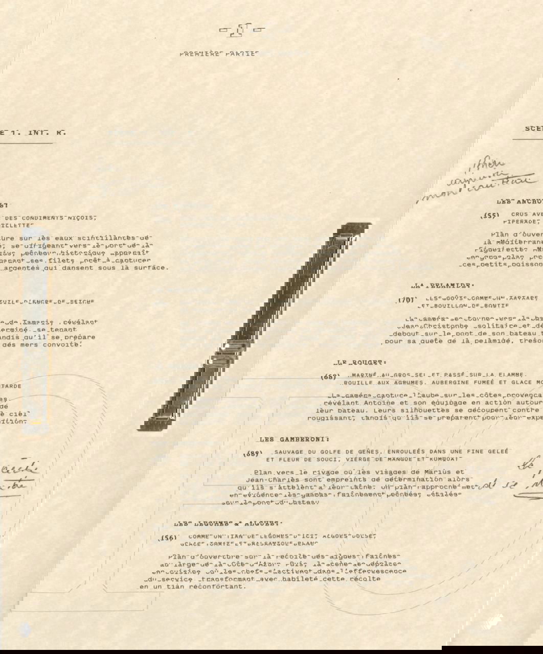 Лист с машинописным текстом, заголовками сцен и рукописными пометками на полях: меню стилизовано под рабочий сценарий с заметками режиссёра и актёров, скреплённый зажимом.