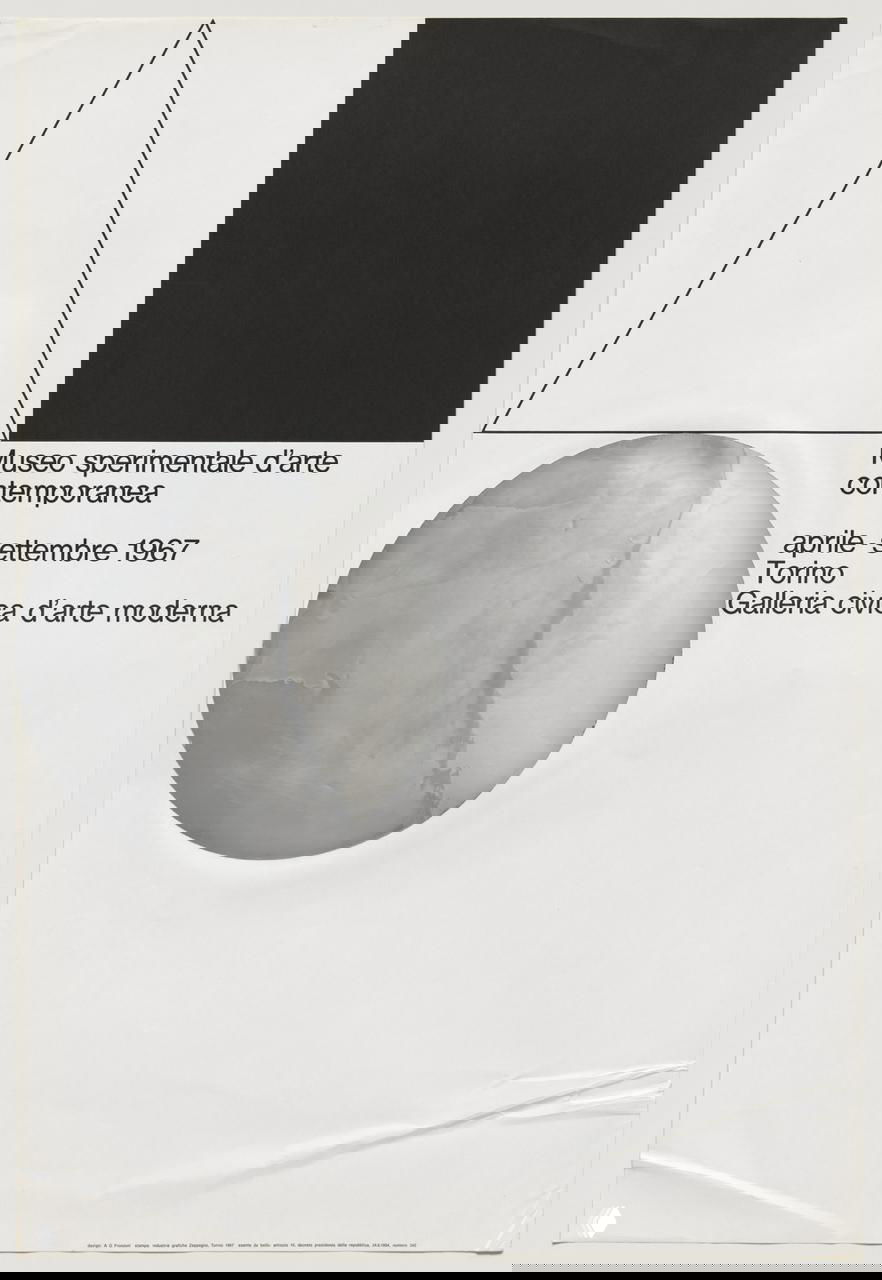 Комбинация геометрических форм: треугольник, чёрный квадрат и круглая фотография — баланс формы и белого поля в композиции Фронцони.