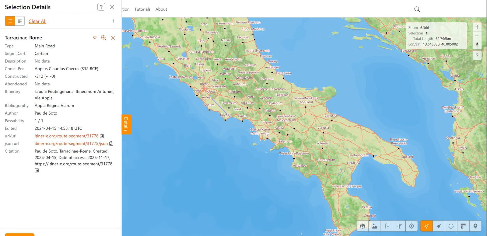 Крупный план итальянского полуострова на карте itiner-e с отмеченными римскими дорогами и боковой панелью с деталями выбранного сегмента маршрута.