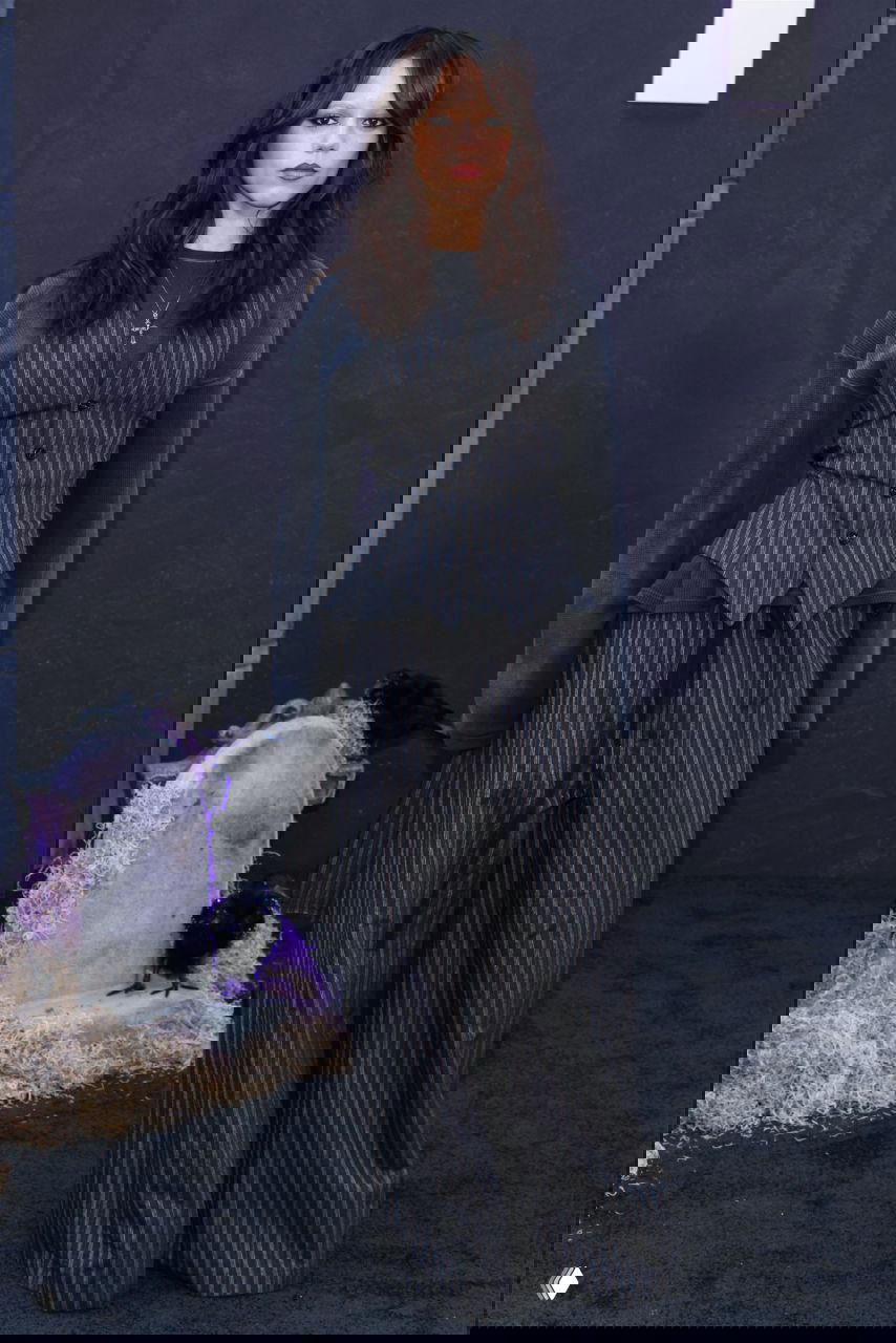 Дженна Ортега, Кэтрин Зета-Джонс и Луис Гусман на мероприятии «Уэнсдей»