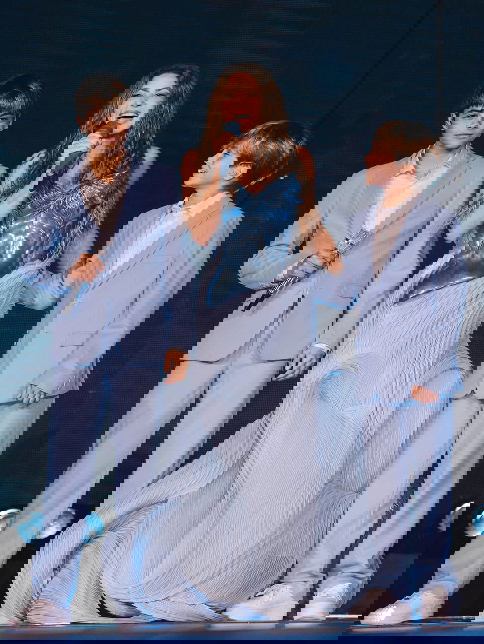 Шакира на сцене с сыновьями Сашей и Миланом