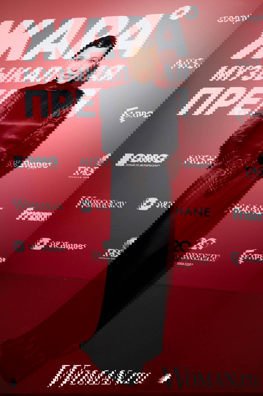 Образы звёзд на красной дорожке ЖАРА Music Awards