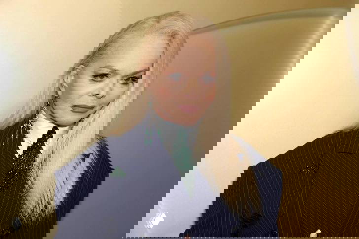 Лариса Долина получила 62 млн руб. от мошенников