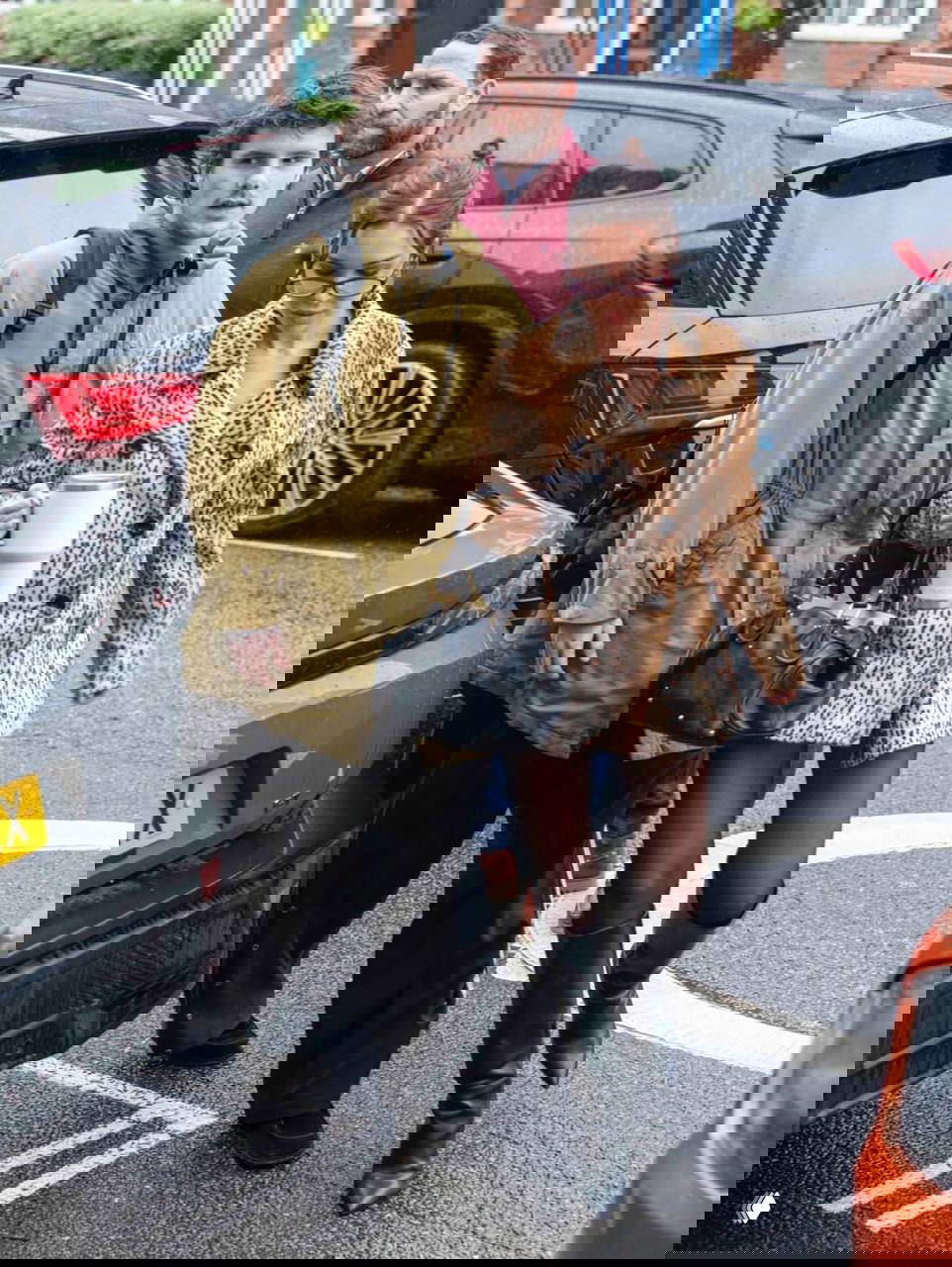 Круз Бекхэм с Джеки Апостел на первой прогулке