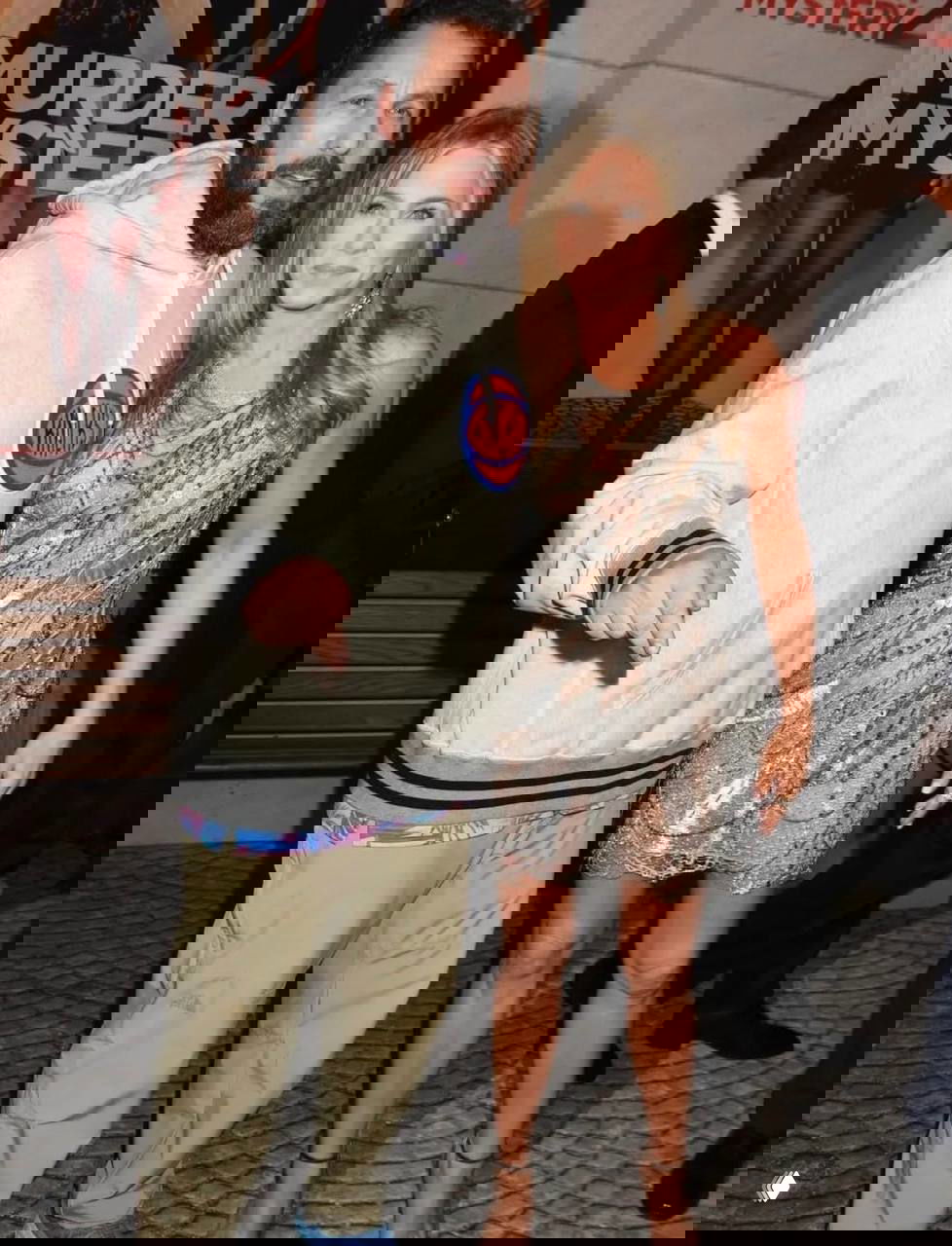 Адам Сэндлер ежегодно отправляет цветы Дженнифер Энистон