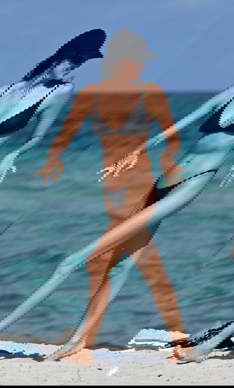 Шикарная Ирина Шейк с дочерью Леей во Флориде