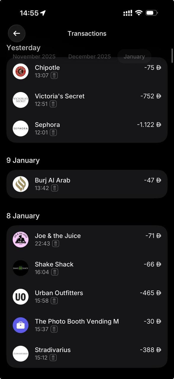 Скриншот мобильного приложения с транзакциями: даты, названия магазинов и суммы покупок в евро, тёмный интерфейс.