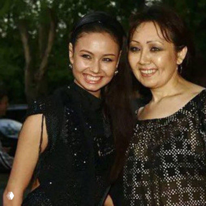 Ляйсан Утяшева почтила память мамы