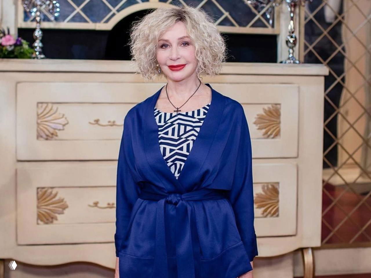 «Рыдает с утра до вечера»: мошенники выманили 360 тыс. у внука Васильевой